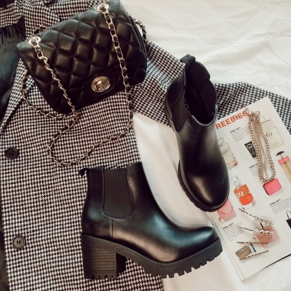 WOMEN BLACK CHUNKY BOOTS